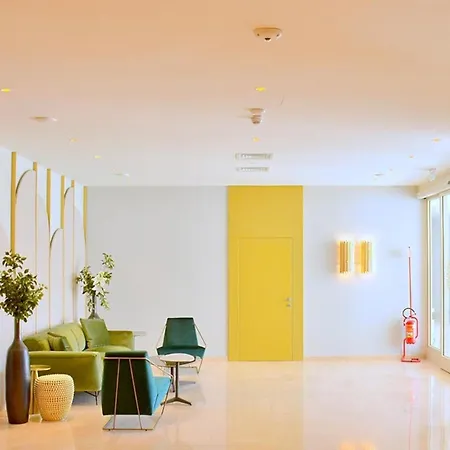 Colorful Overlooking The Sea Daire