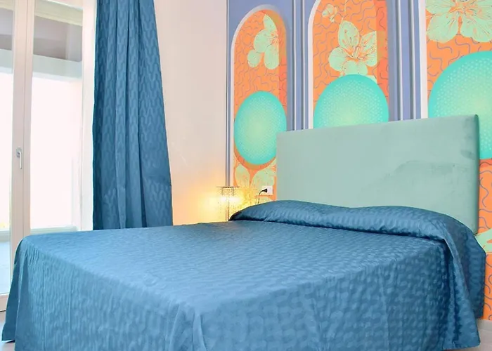 Colorful Overlooking The Sea Appartamento