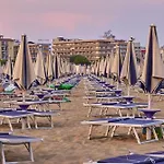 Colorful Overlooking The Sea Lejlighed Bibione