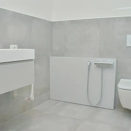 Lägenhet Colorful Overlooking The Sea