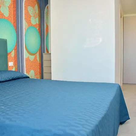 Colorful Overlooking The Sea Lägenhet *