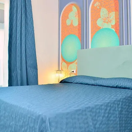 Colorful Overlooking The Sea Lägenhet