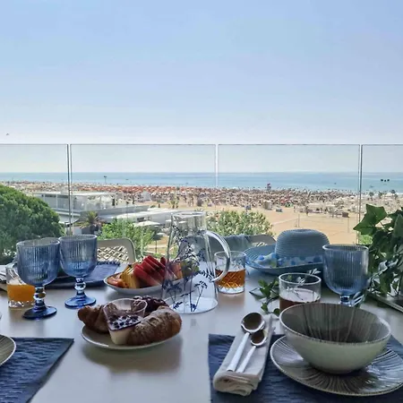 Colourful Flat Overlooking The Sea *